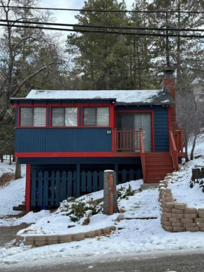Red Door 2 Bed 2 bath hot tub jacuzzi fireplace Big Bear Lake